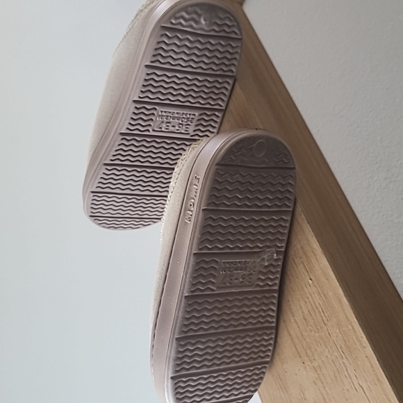 Elegant Tan Women's Slip-On Slippers - Picture 4 of 5